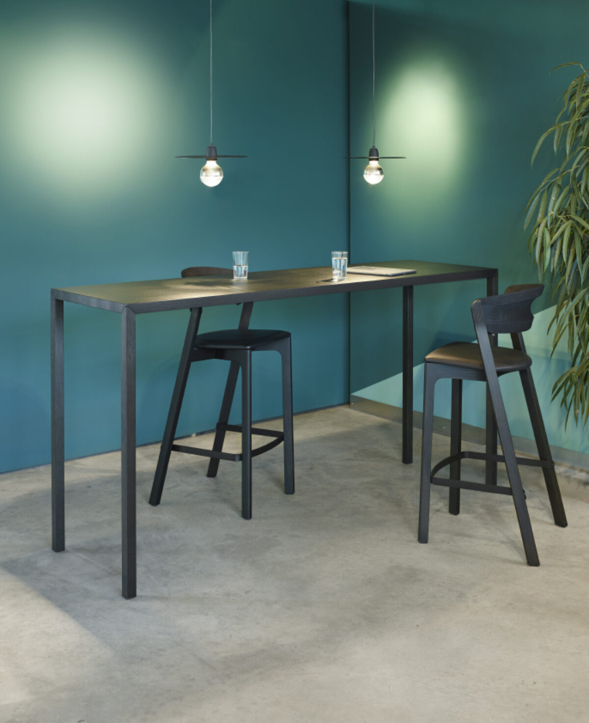 Arco Slim Standing Bertjan Pot Low Res Ambient 01