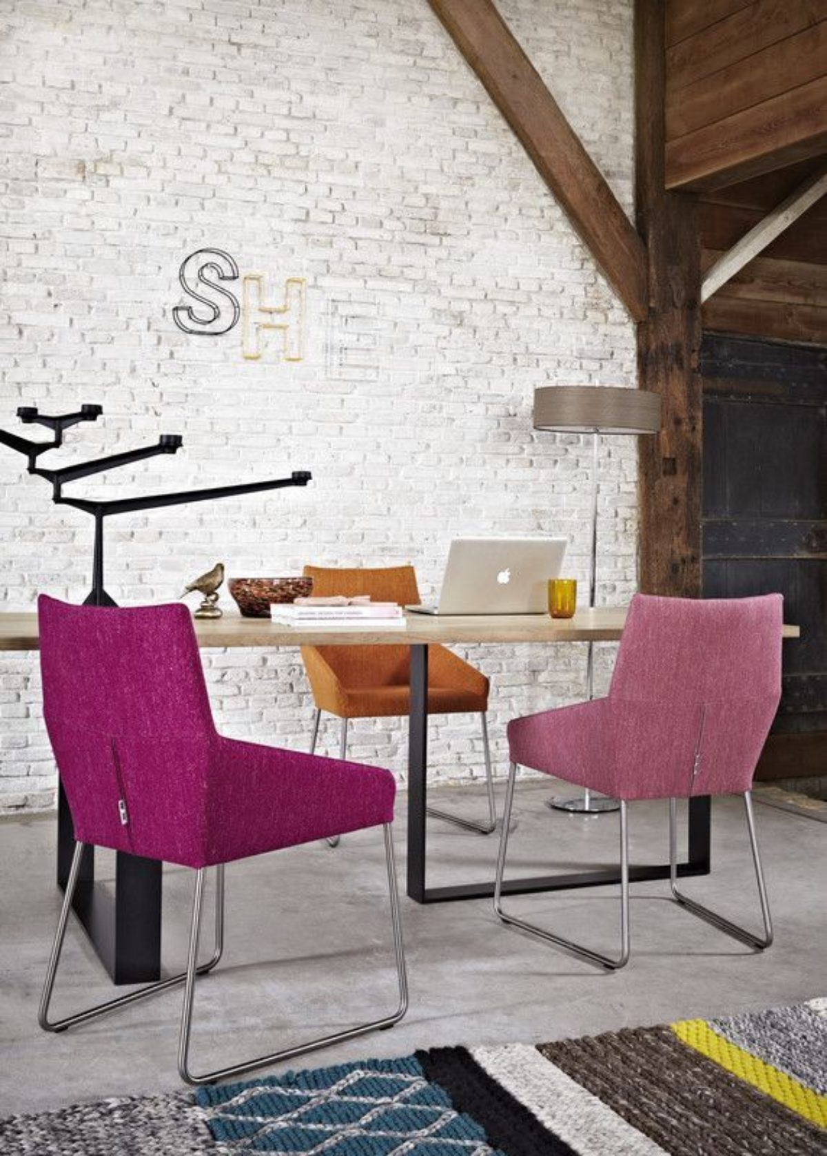 Designonstock-stoel-pilat-tafel